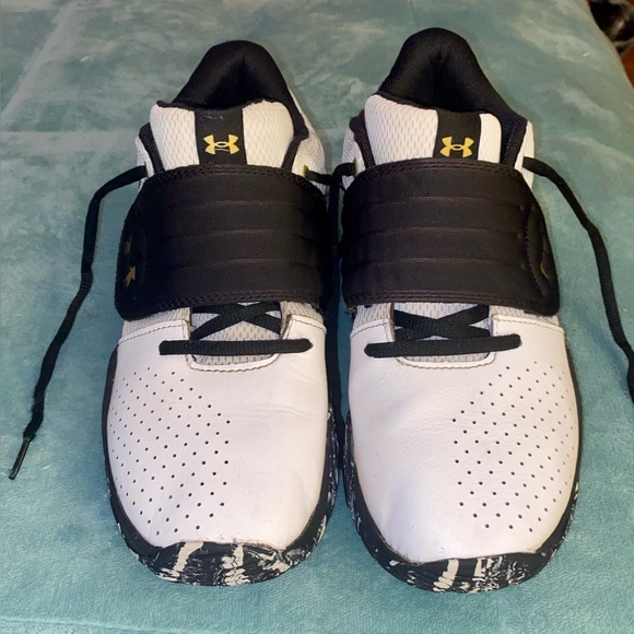 Under Armour Zone Unisex Basketball Shoe - Picture 3 of 11